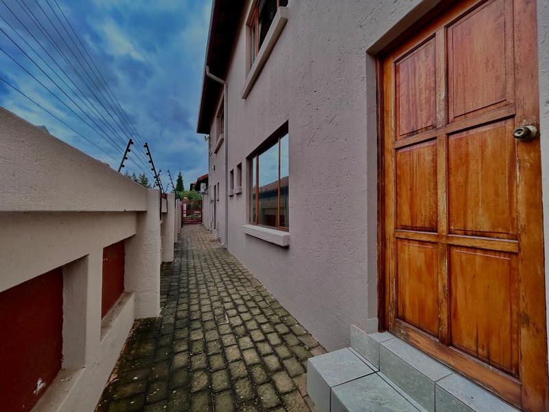 5 Bedroom Property for Sale in Birdwood Estate North West